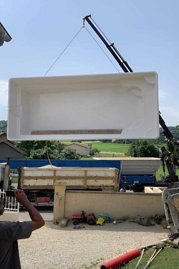 Coque de piscine soulevée Saint-Bonnet-de-Mure